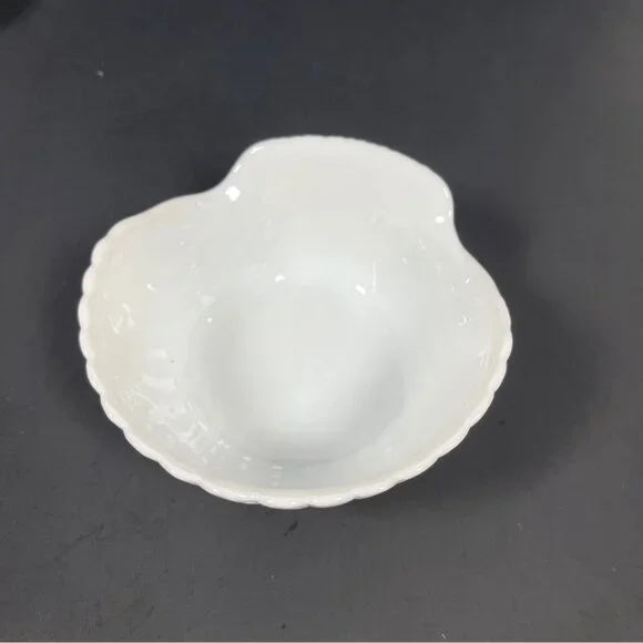White Milk Glass Seashell Bowl Scallop Clam Shell Dessert 4 Pc Lot Set Vintage - Picture 3 of 10